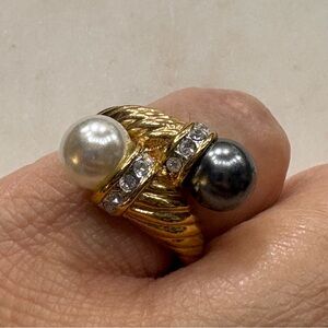 Elegant Pearl duo Ring